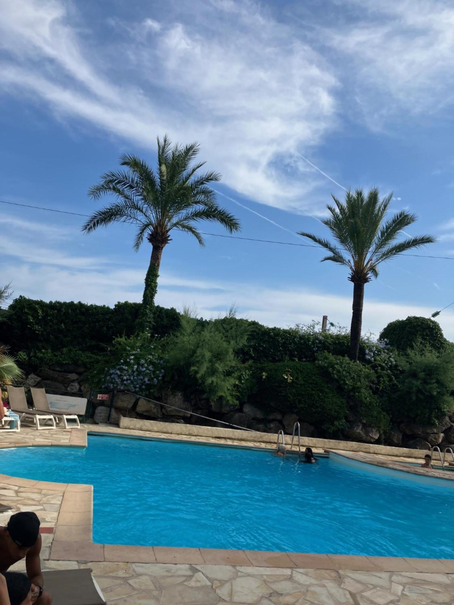 In Riva Al Mare A * Cannes